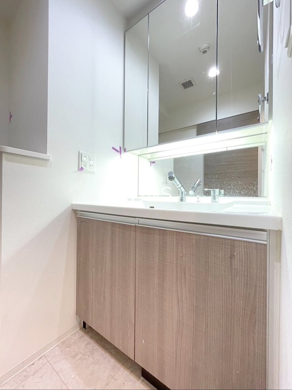 洗面設備　別部屋参考写真です。