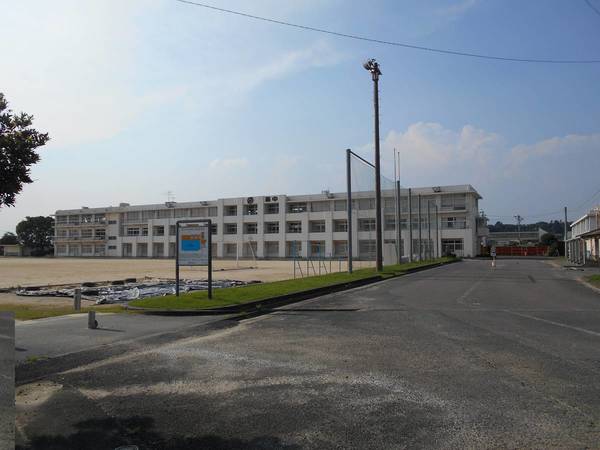 中学校　美濃加茂市立西中学校（中学校）まで1200m