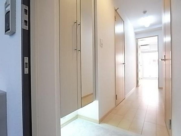 玄関　※別部屋の参考写真です。