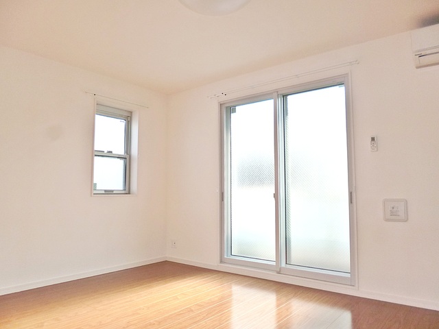 居室・リビング　二面採光の明るいお部屋♪