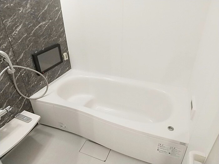 バス・シャワールーム　浴室テレビ付き。