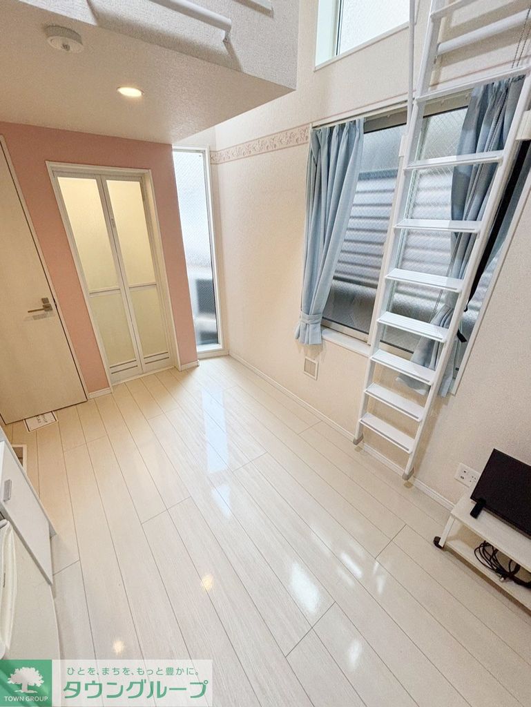 居室・リビング　エントランス