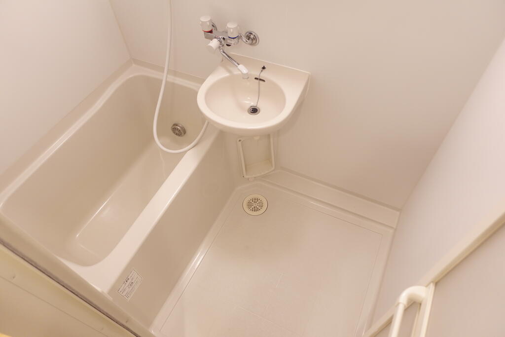 バス・シャワールーム　他号室モデル写真