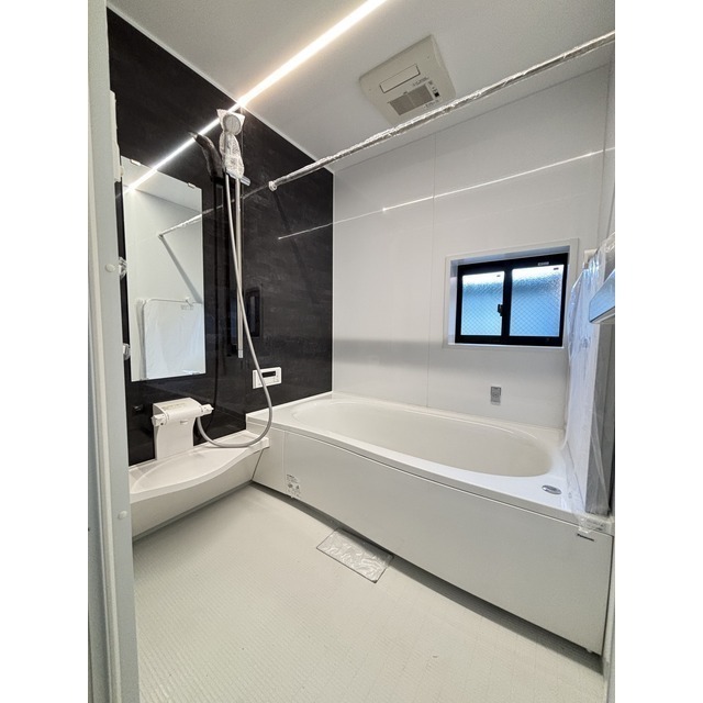 バス・シャワールーム　足を伸ばせる一坪バス 追い焚き、浴室乾燥機完備