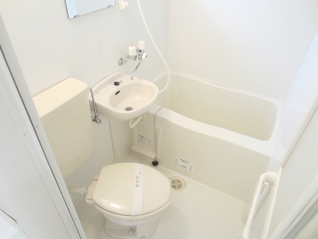 バス・シャワールーム　窓付きでお手入れ簡単3点ユニットです