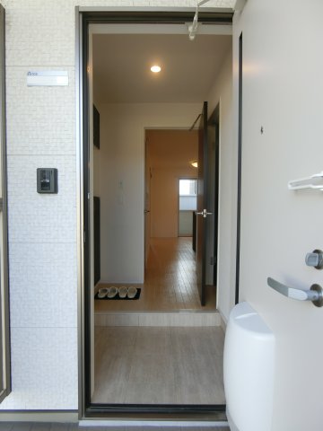 玄関　イメージ105号室の写真（反転あり）