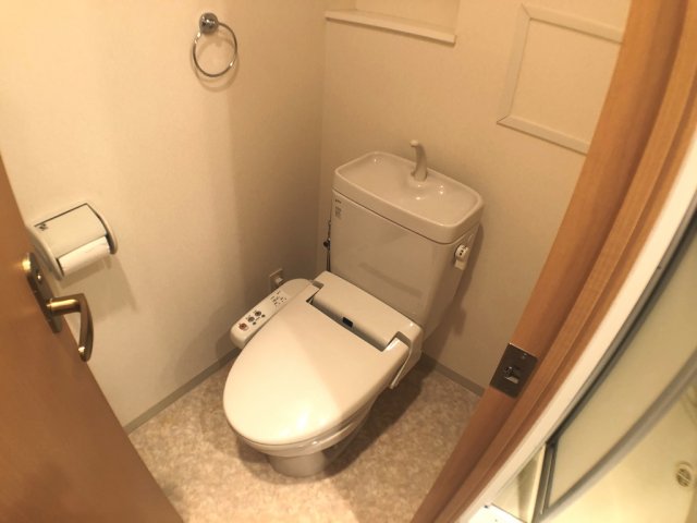 洗面設備　シンプルで機能的なトイレです♪