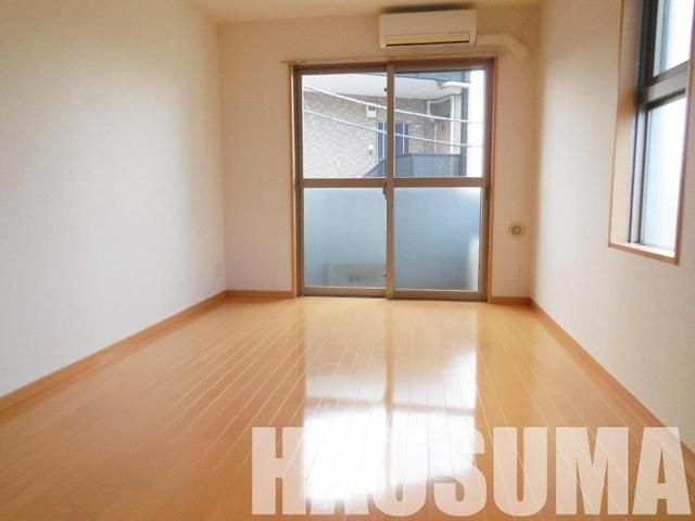 居室・リビング　室内