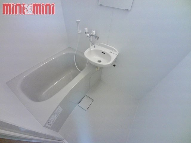 バス・シャワールーム　清潔感のあるバスルーム