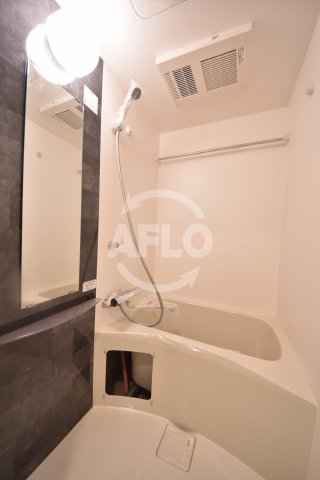 バス・シャワールーム　エスリード九条スタシオン　バスルーム