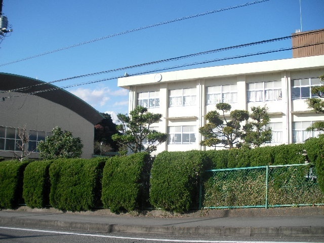 中学校　裾野市立西中学校（中学校）まで742m