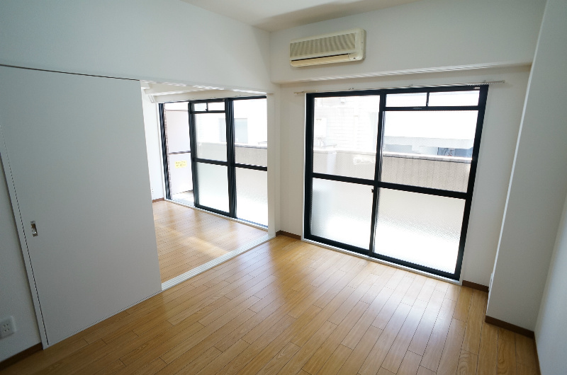 居室・リビング　※反転タイプ・別号室の写真です★（実際のお部屋とは異なります