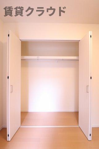 収納　ハンガーラック付きと棚付きの収納スペース！