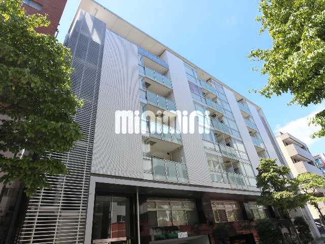 建物外観　周辺には商業施設が多数あります