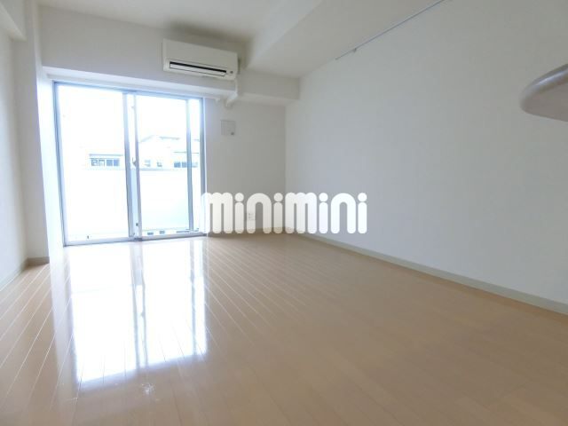 居室・リビング　別号室参考写真です。