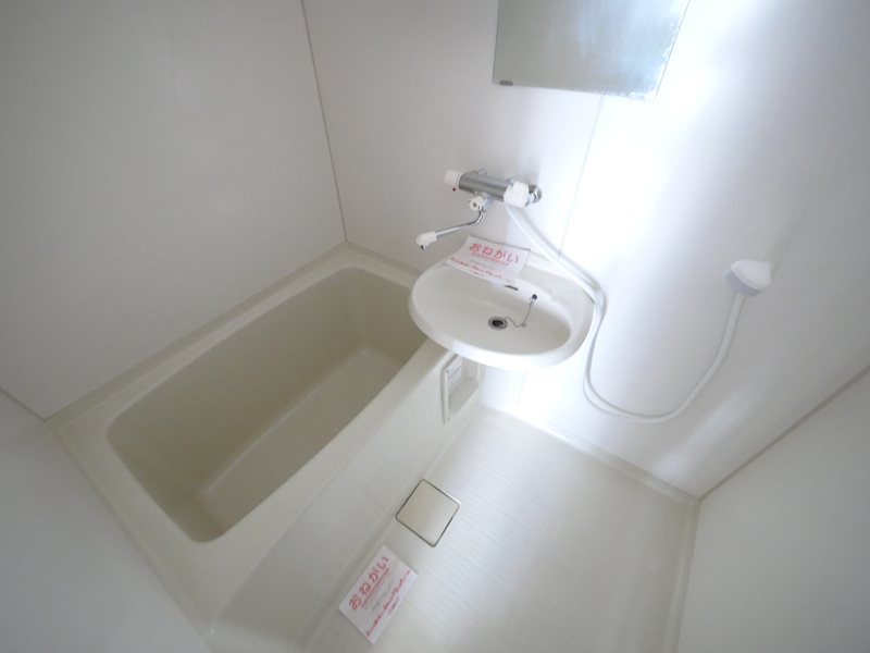 バス・シャワールーム　シャワー