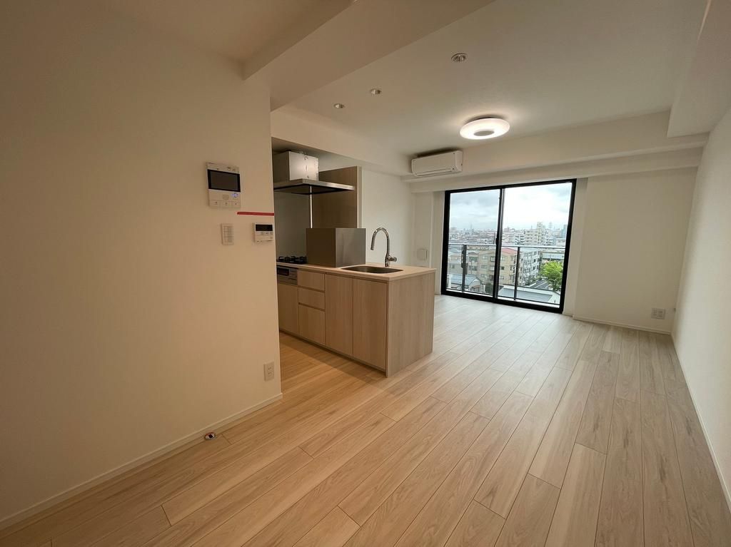 居室・リビング　こちらのリビングで趣味の時間をお楽しみください