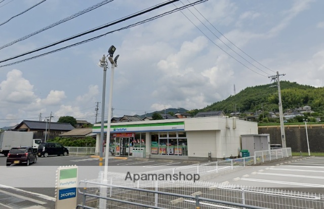 コンビニ　ファミリーマート（コンビニ）まで939m