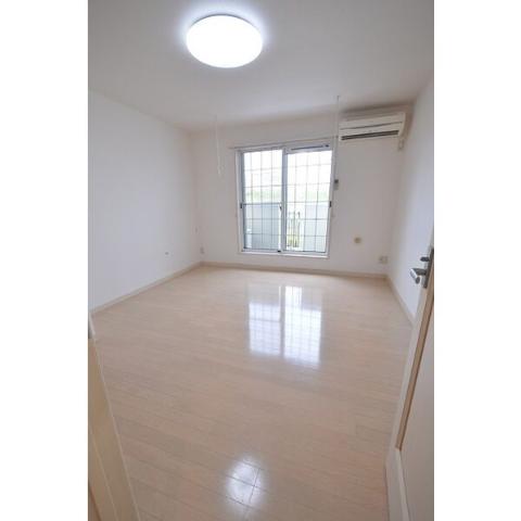 居室・リビング　室内