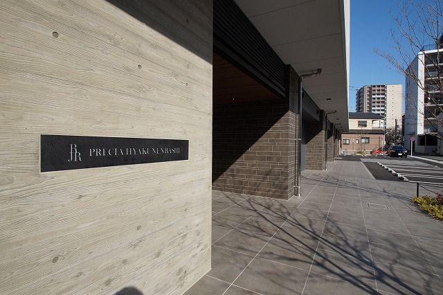 エントランス　落ち着いたエントランスです