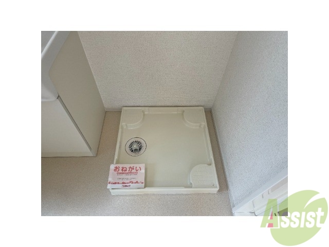 その他設備　洗濯パンが設置されており洗濯機も問題なく設置出来そうですね。