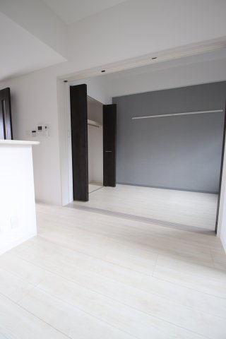 居室・リビング　同建築シリーズの内装写真となります。 ※参考イメージ