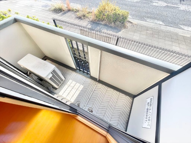 バルコニー　同一建物内１０３号室内装写真転載