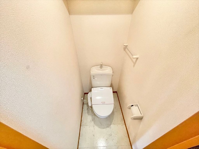 トイレ　同一建物内１０３号室内装写真転載