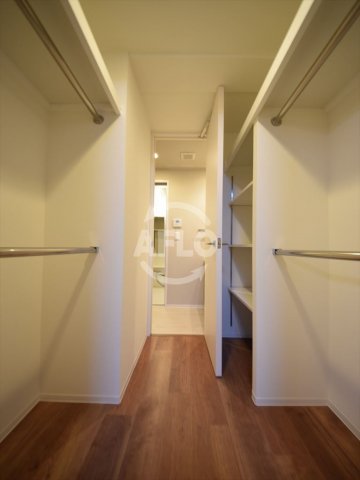 収納　アーバネックス本町　ウォークスルークローゼット