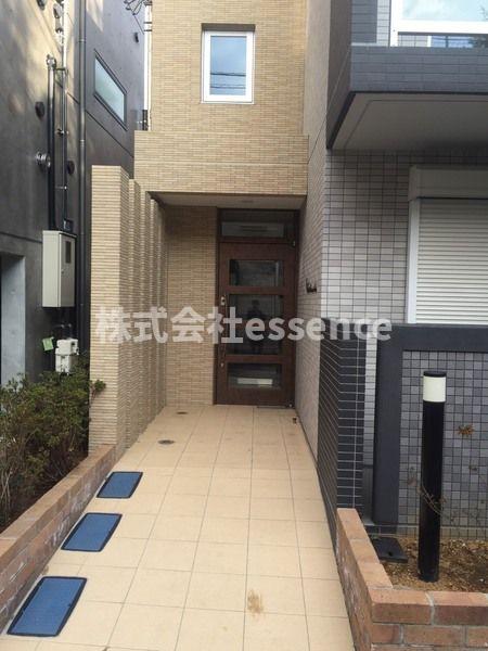 エントランス　弊社ではオンライン対応・現地対応可能です♪