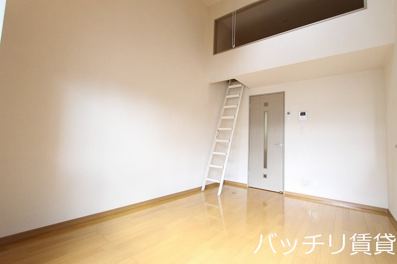 居室・リビング　別号室タイプの為、現状を優先致します。