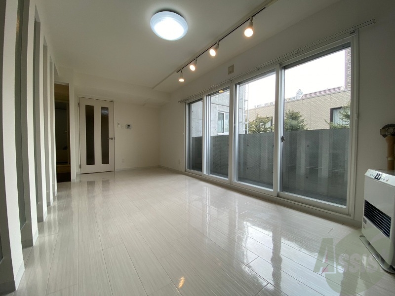 居室・リビング　広くてキレイなお部屋が広がっていて、充実した生活が送れそう。