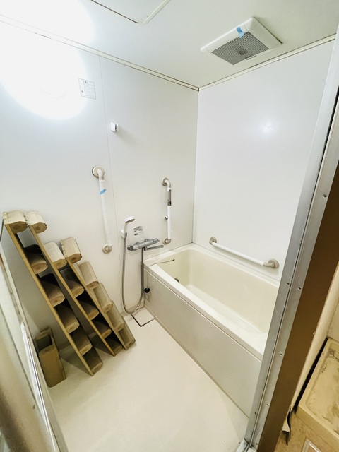 バス・シャワールーム　リフォーム前の写真です