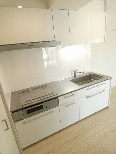 キッチン　コンパクトなキッチンで掃除もラクラク