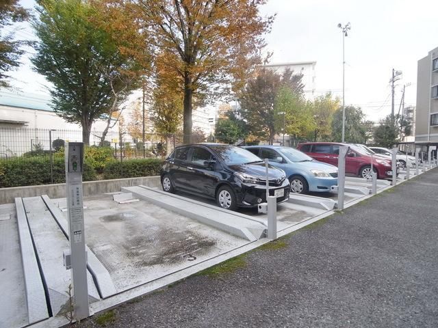 駐車場　立体・平置きがございます。