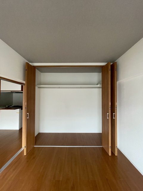 収納　同物件別号室の写真です。