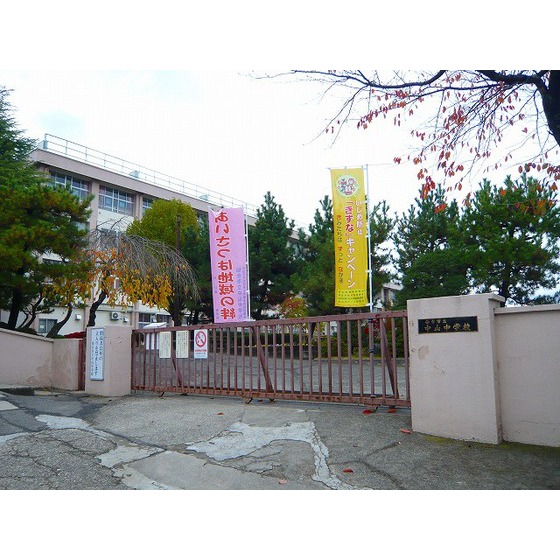 中学校　仙台市立中山中学校（中学校）まで731m