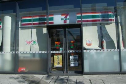 コンビニ　セブンイレブン晴海3丁目店（コンビニ）まで70m
