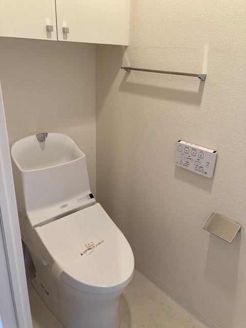 トイレ　※写真は同タイプ住戸です。