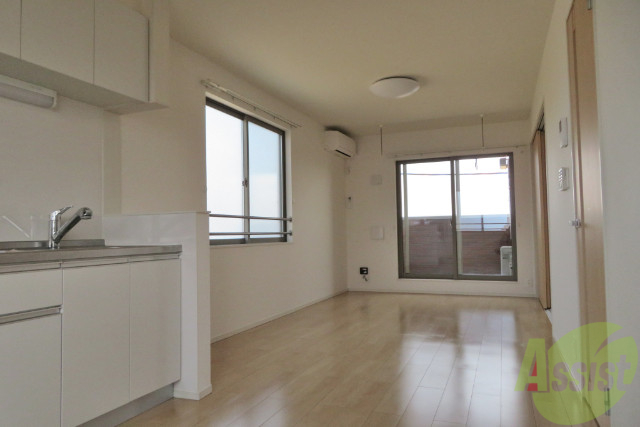 居室・リビング　日差しがしっかり入ってくる明るいお部屋です。
