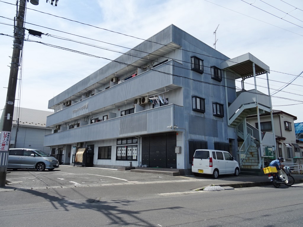 建物外観　3階建てマンション