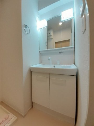 洗面設備　コンパクトで使いやすい洗面所