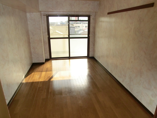 居室・リビング　フローリングの明るいお部屋です！