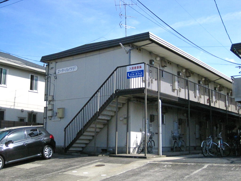 建物外観　バス・トイレセパレート物件！スーパー・コンビニ等が徒歩圏内！