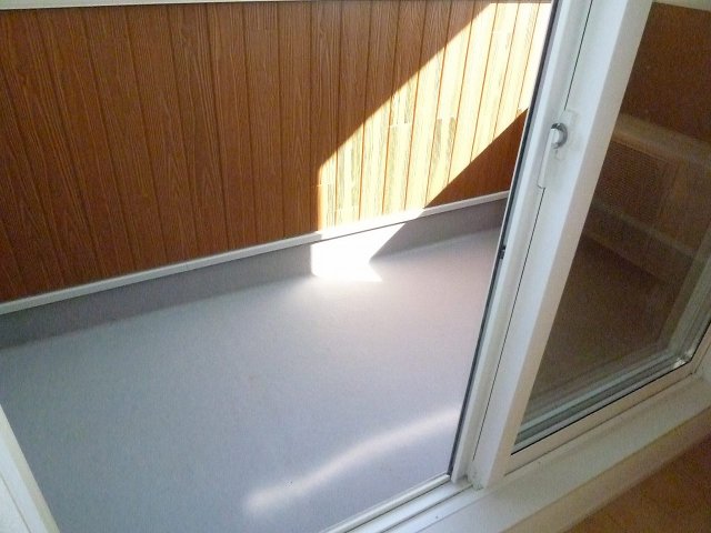 バルコニー　暖かな日差しのふりそそぐバルコニー