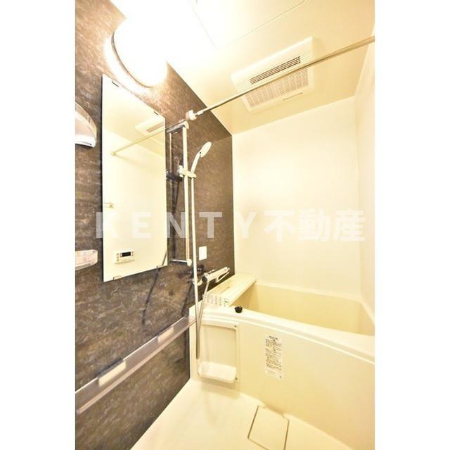 バス・シャワールーム　コンパクトで使いやすいお風呂です