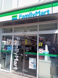 コンビニ　ファミリーマート 田無町三丁目店（コンビニ）まで141m