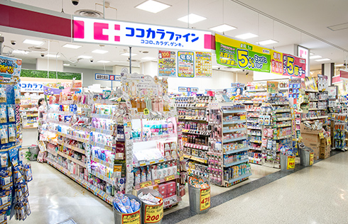 ドラックストア　ココカラファイン 田無アスタ店（ドラッグストア）まで338m