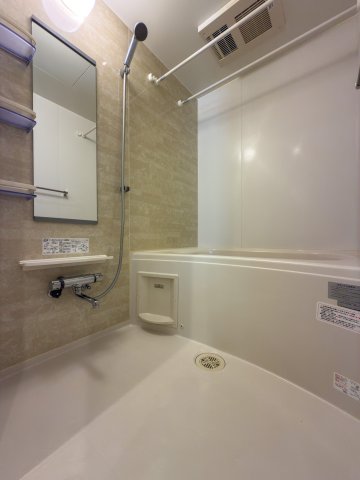 バス・シャワールーム　別タイプのお部屋の写真です