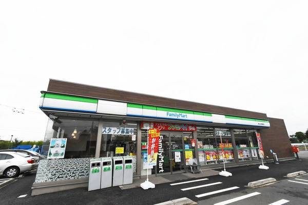 コンビニ　ファミリーマート（コンビニ）まで1600m